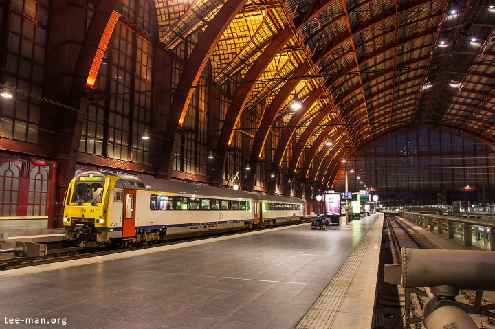 SNC's 4171 has just arrived with a service from Mol. Antwerpen_Centraal, 12.10.2015